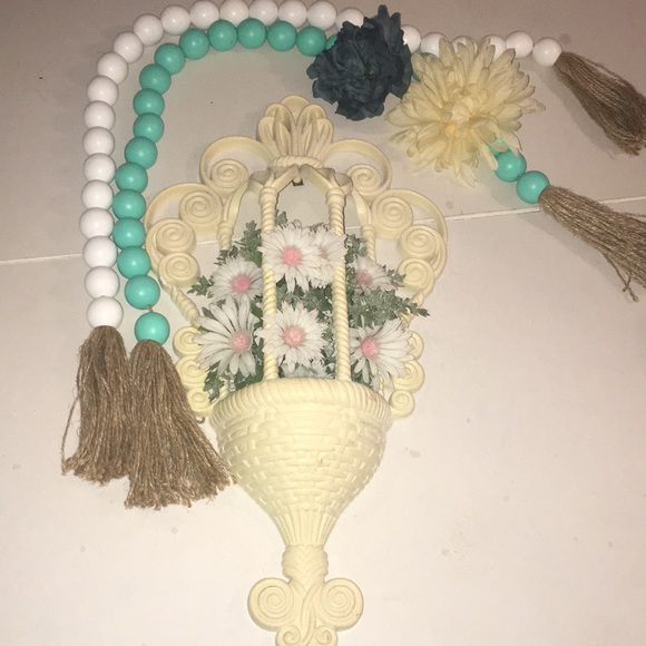 Other - Vintage 1970 s plantar wall hanging with same flowers